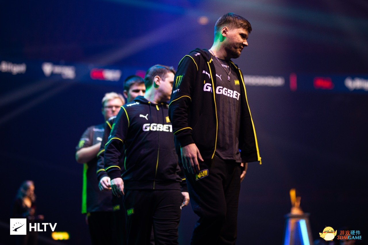 还是与队友 还是与队友