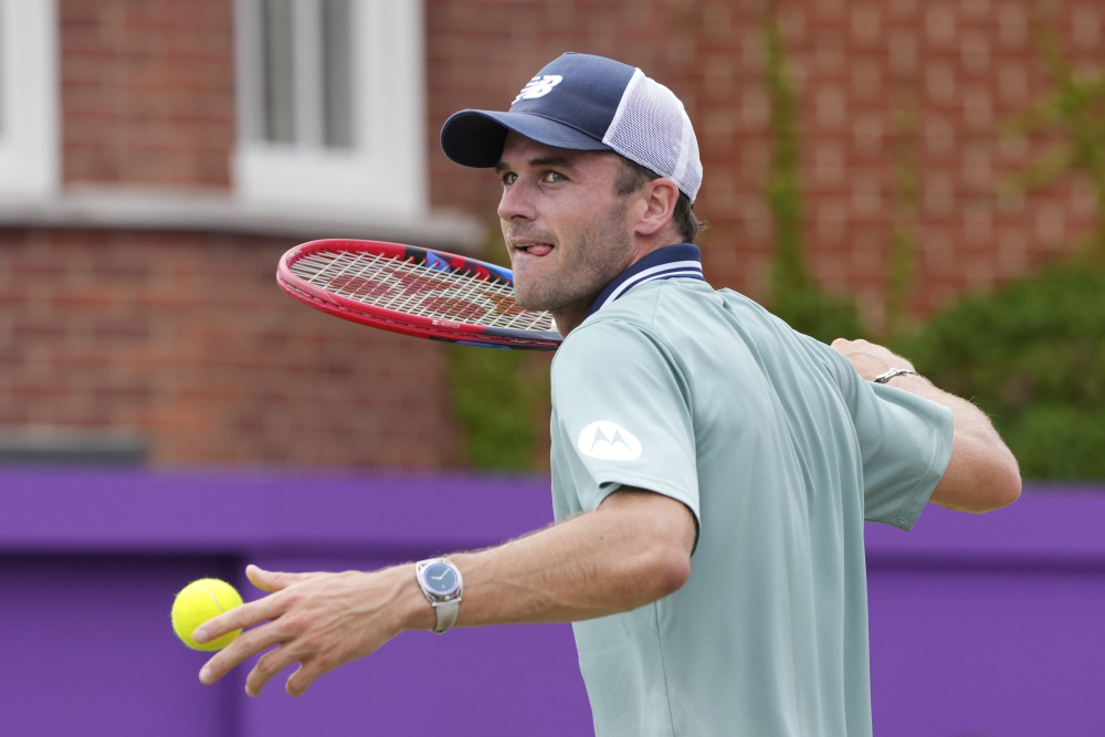 他陪伴着一 他陪伴着一